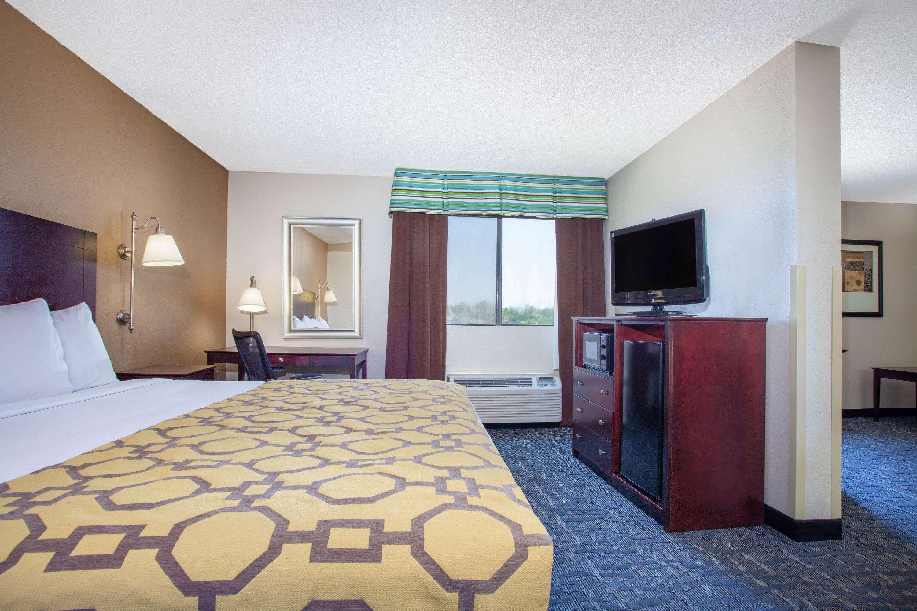 Baymont By Wyndham Saraland Hotel Buitenkant foto