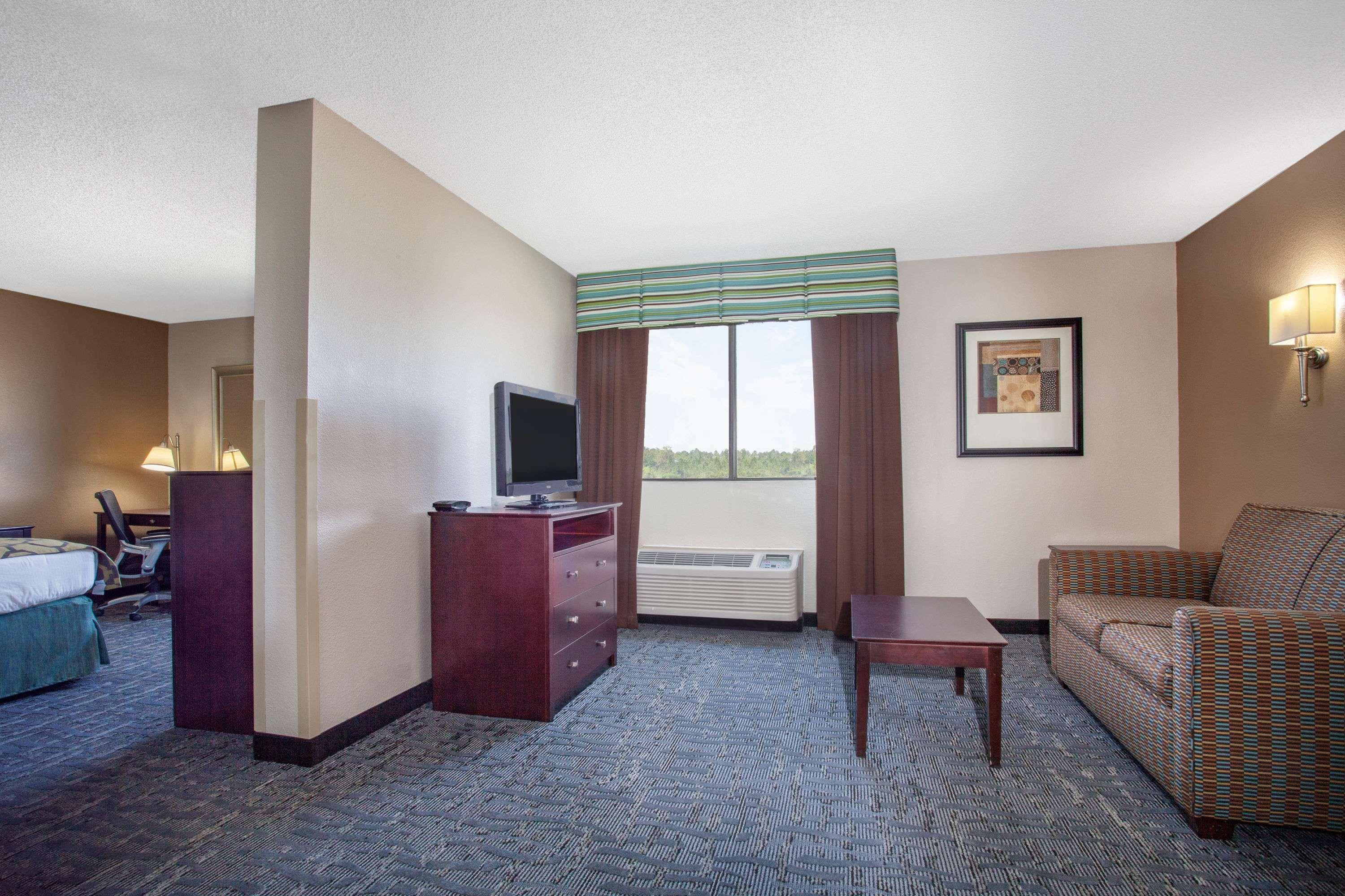 Baymont By Wyndham Saraland Hotel Buitenkant foto